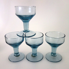 4 Likörgläser blau hergestellt aus 100% Altglas mundgeblasen Recyclingglas