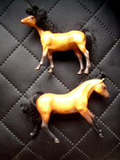 2 Pferde / Pferd ?aus Plastik mit Haar - Schweif ca. 10 + 12 x 9 cm 80 er Jahre