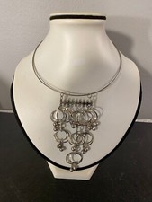 Sängerform 70er Design Mode Schmuck Sammlung , Auflösung Vintage Hippie  Ära