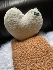 Kuscheldecke Überwurf Braun und neues Herzkissen von Depot Herbst Winter 130x180