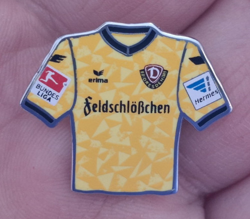 P12 trikot pin dynamo - trikot, sg