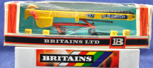 1970 britains 9564 farm - 1:32,