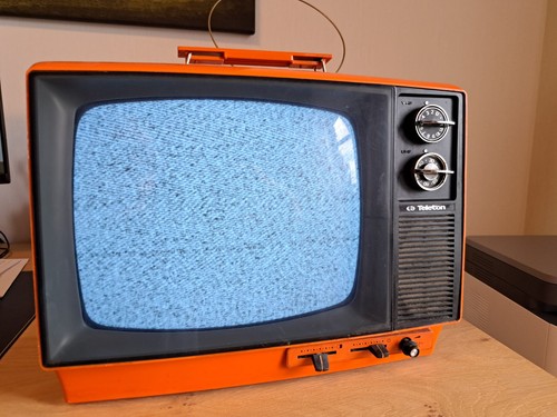Tragbarer vintage fernseher - vintage,
