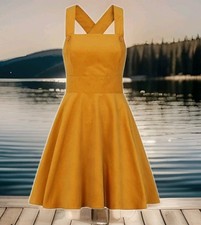 Pinafore, Latzkleid, Trägerrock, swingend? aus Cord  von "Hell Bunny " , Gr. M 