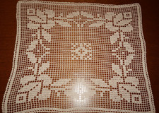 Gehäkeltes Deckchen-Handarbeit-Häkeldeckchen-Spitzendeckchen-Tischdecke