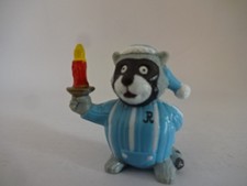 Spielfigur " Stinktier im Schlafanzug mit Kerze
