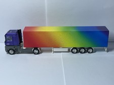 A27 Modellauto 1:87 Renault AWM Lkw Regenbogen Farben  LGBT Flaggen Kofferaufbau