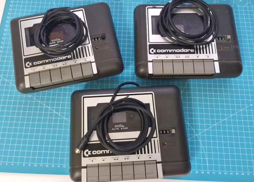 3x original commodore - ✅,