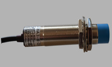 Induktiver Näherungsschalter / Sensor Ø 18mm  6-36 Volt 8mm  300mA NO/NC 4-Draht