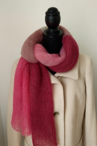 Handgestrickter schal aus - handgestrickter,