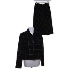 Margit Menia, Business