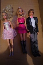 Barbie Ken Puppe Puppen mit extra Kleidung Schuhe Taschen Mattel Barbiepuppe
