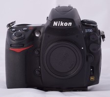 Nikon D700 Speed Kit in sehr gutem Zustand OVP 18956 Auslösungen