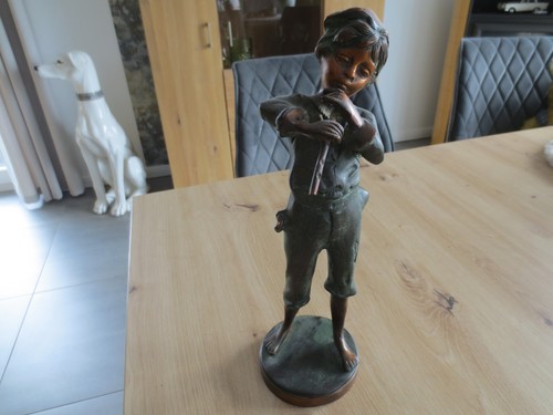 Bronzefigur junge mit flöte - junge,
