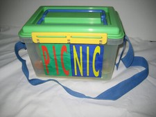 Picknick-Box für 4 Kinder mit Tellern Schüsseln Besteck Tassen Plastik tragbar