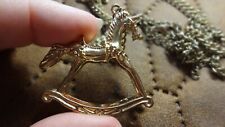 Schaukelpferd Anhänger mit Kette goldfarben Pferd Nostalgie Schweif 4,5 cm