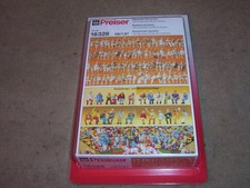 Preiser 16328. H0, Sitzende