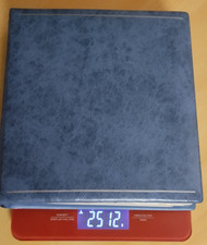 Münzalbum Blau mlt 2,511 kg intern. Kursmünzen-Konvolut aus Haushaltsauflösung