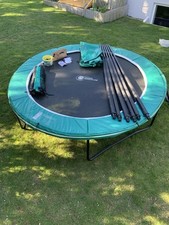 Hochwertiges Sport-Trampolin mit Netz, Winterabdeckung und Leiter