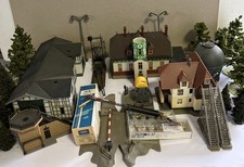 Modellhäuser Bäume Formsignal Konvolut  Modelleisenbahn Zubehör H0 Sammlerstück