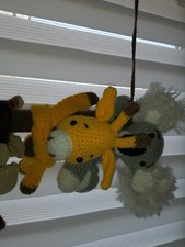 Kinderzimmerdeko "4 Tiere auf Schaukel" 2 Affe Koala Giraffe, Handmade, Gehäkelt