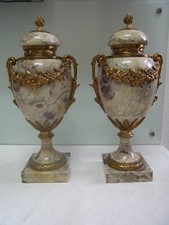 Paar französische Prunkvasen Stil Louis XVI Marmor Bronze Beisteller Kamin