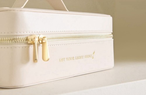 Young living etui - young,