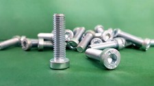DIN 7984 Innensechskant Schrauben niedriger Kopf 8.8 galvanisch verzinkt M 10