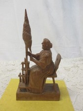 Antik ERZGEBIRGE Handschnitzerei , gemarkt : F T :  Mutter am Spinnrad