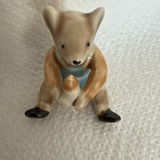 Baby Maus, Bär ? mit Milchfläschchen, Miniatur Porzellan, Frankreich