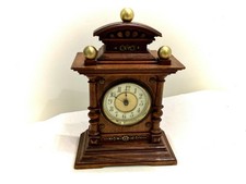 Antike mechanische Uhr mit