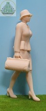 Modellbahnfigur Clara Reisende