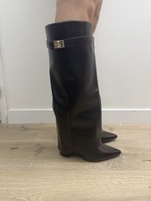 Absatzstiefel mit Schnalle