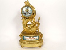 Pendule Restauration Bronze Vergoldet Porzellan Sèvres Liebe Schwan Delphin XIX