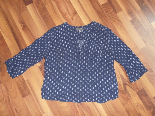 Trendy dunkelblaues