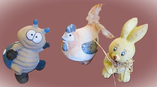 Figuren aus ton biene - -, huhn