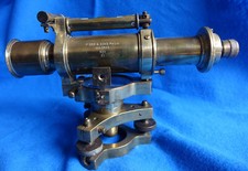 Sehr altes Nivellierinstrument mit Bussole