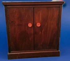 Retro Puppen schrank