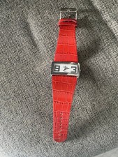 Moderne Damenarmbanduhr, Tempic, einmal getragen, rotes Band, Gehäuse: ca. 4 x 2