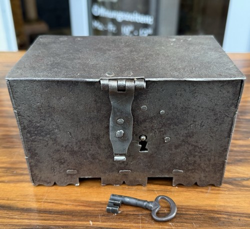 Kleine eisentruhe miniatur - kleine,