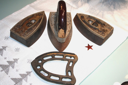 Antikes bügeleisen mit - antikes,