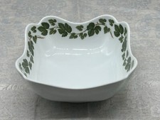 VIERECKIGE SCHALE AUS