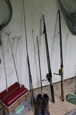 Opas Angelausrüstung 2x Angel Steckrute Sitzkiepe voll Kescher   Angler