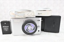 Nikon 1 J2 Gehäuse in Silber - mit 1084 Klicks - GT24 - 12 Monate Gewährleistung