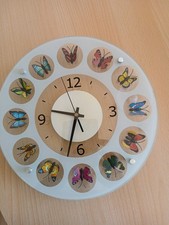 Wanduhr aus Glas mit