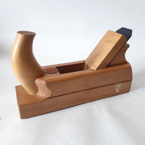 Klassischer holzhobel howal - holzhobel,
