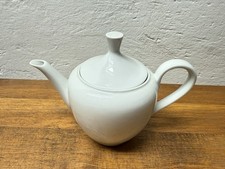 Elegante weiße Teekanne mit integriertem Sieb