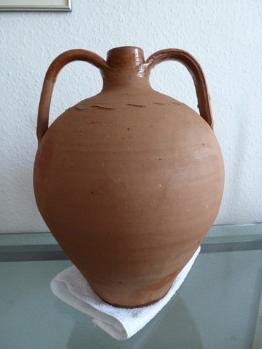 Antiker krug aus sardinien - aus,