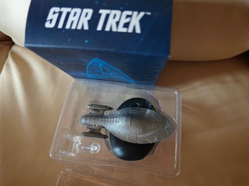 Uss voyager armored eaglemoss - voyager,