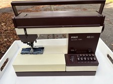 Pfaff tipmatic 1051 Freiarm Flachbett mit IDT Nähmaschine Top-Zustand. 